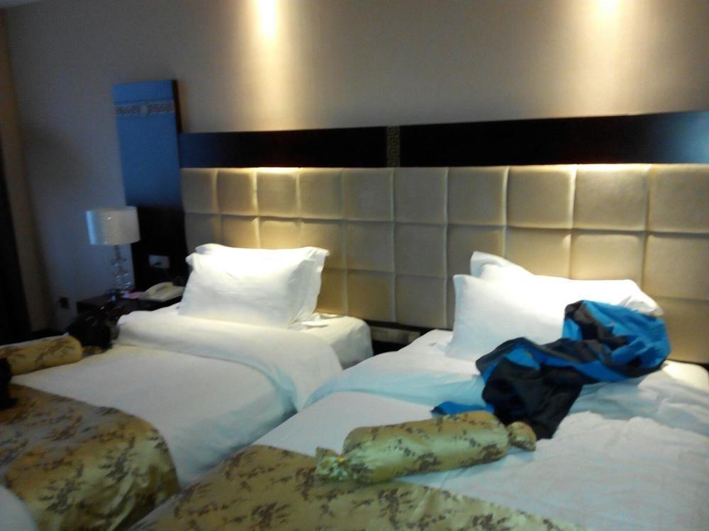 Guilin Golden Crown International Hotel Exterior photo