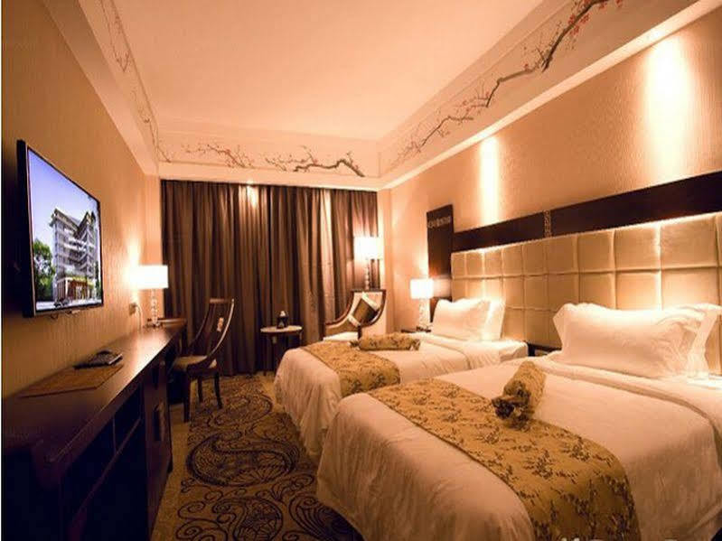 Guilin Golden Crown International Hotel Exterior photo